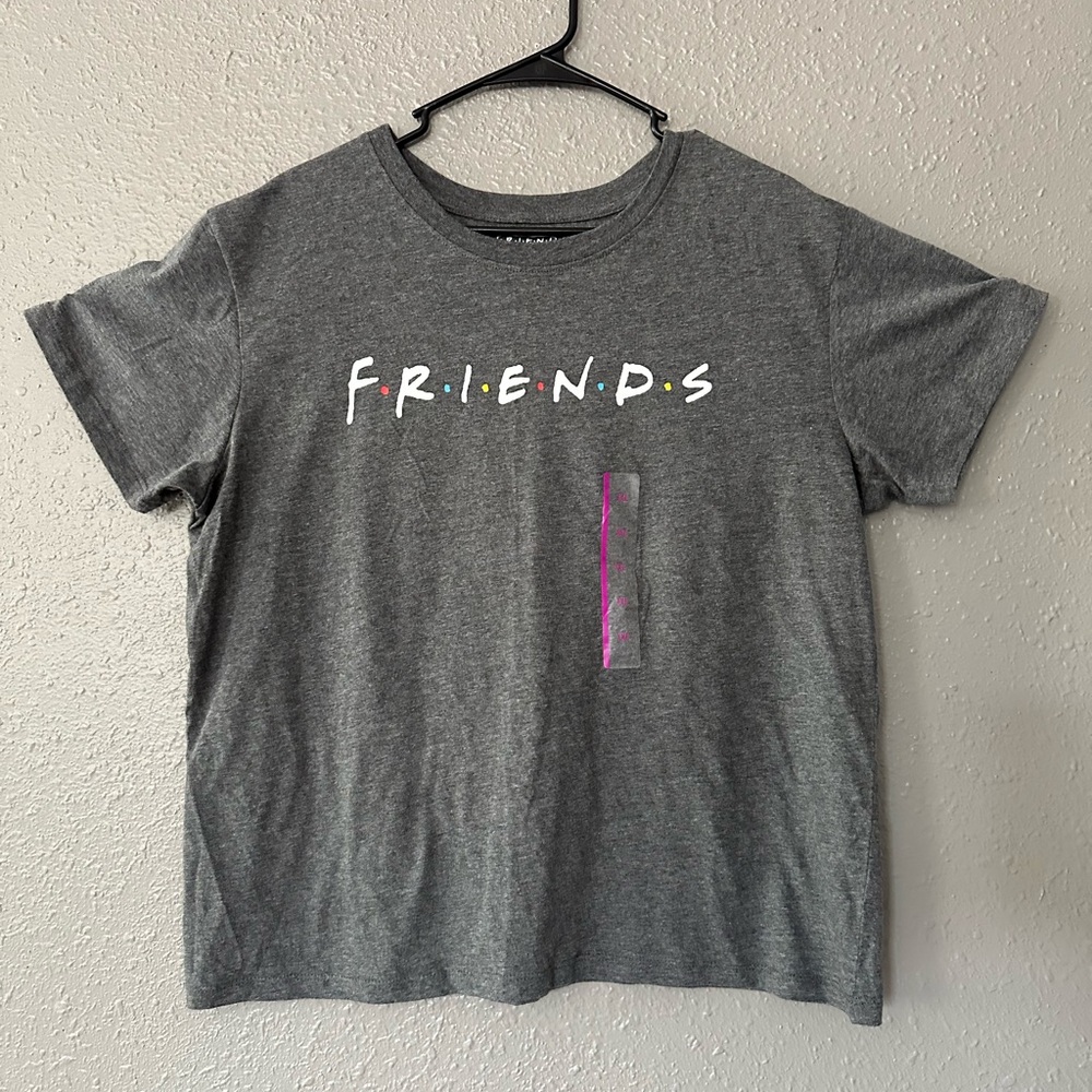 "Women's Size XXL Gray Short-Sleeved NWT FRIENDS T-Shirt"